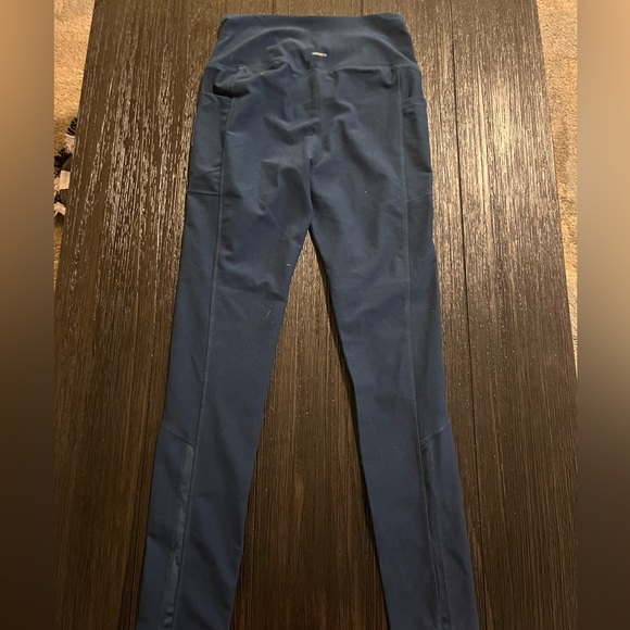 Two XS leggings - Picture 2 of 7